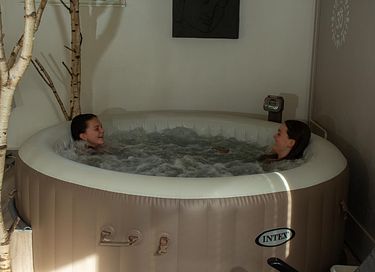 Sauna en jacuzzi in Tiny House/Vakantiehuisje - 2