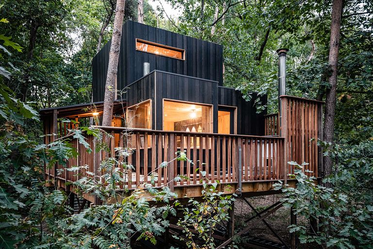 Unique treehouse (5p) with private hot tub - 1