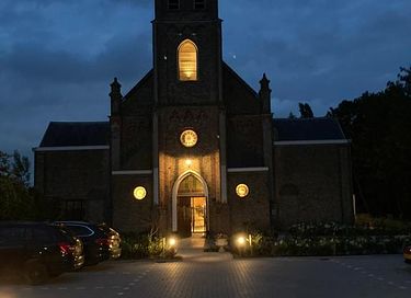 Unique hotel in a beautiful neo-Gothic church - 14