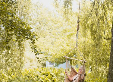 Handgefertigte Hirtenhütte in einem Parkgarten - 17