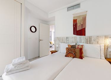 Modern apartment by the sea with pool view - 13