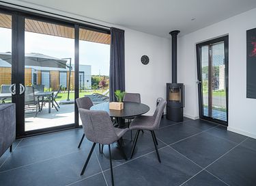 Luxury villa with fenced garden and dog welcome - 7