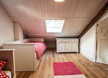 Authentieke stal met kerkelijke balken - 12