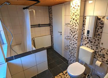 Group house with an entertainment room and a sauna - 37