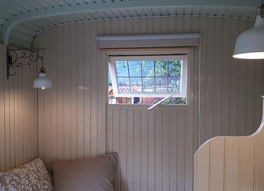 Stylish, well-kept circus wagon in nature - 18