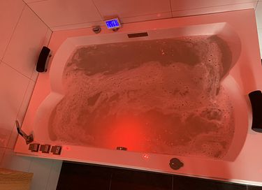 B&B suite with hot tub and sauna - 3
