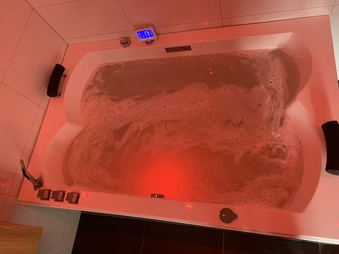 B&B suite with hot tub and sauna - 3