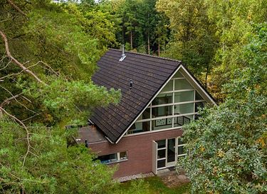 Gruppenunterkunft im Wald mit Wellness