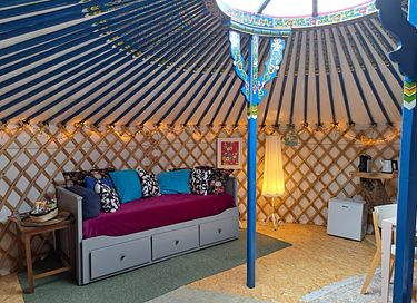 Belle yourte sur un mini camping confortable - 5