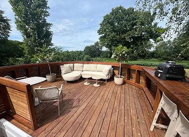 Chalet design avec bain à remous, sauna et terrasse sur le toit - 16