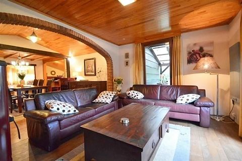Chalet en bois au milieu de la forêt - 5