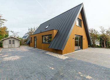 Modernes Ferienhaus in der Nähe von Strand und Dünen
