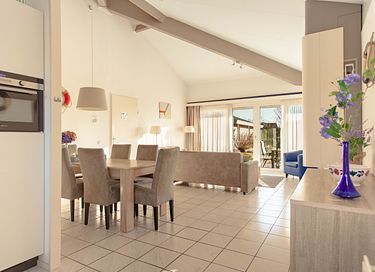 Detached waterfront bungalow - 6