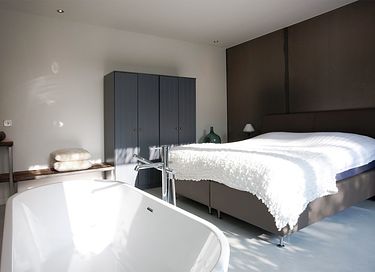 Een design bosvilla gemaakt van staal  - 18