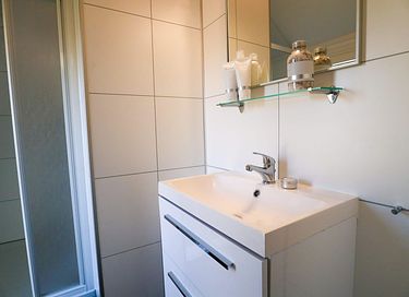 Tiny house près de l'eau en parc - 15