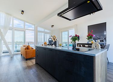 Penthouse on the beach with large balcony - 4