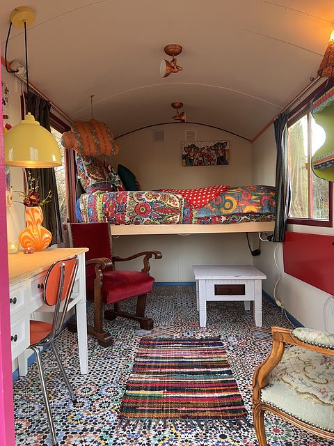 Colorful gipsy wagon in the Groningen forest - 3