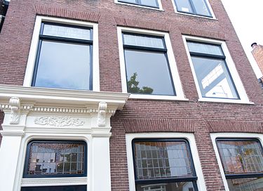 Spacious apartment on the canal in Alkmaar