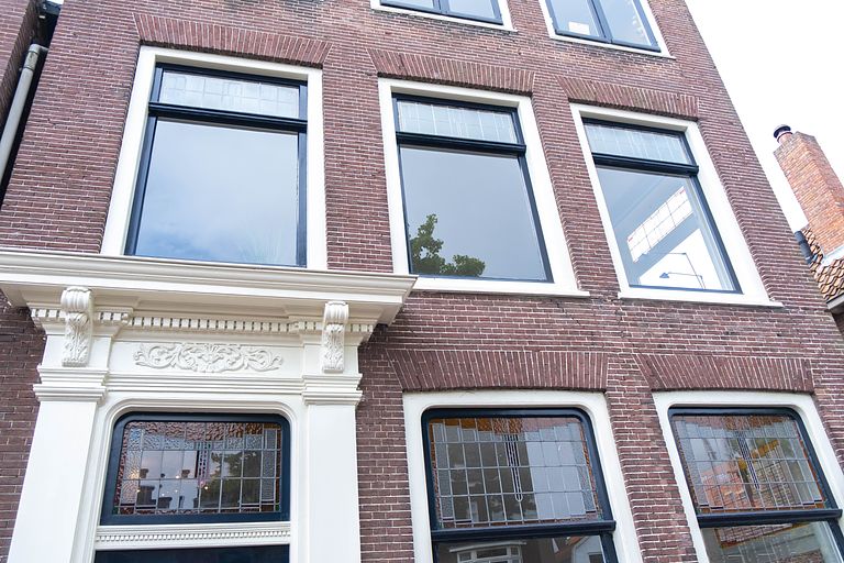 Spacious apartment on the canal in Alkmaar - 1