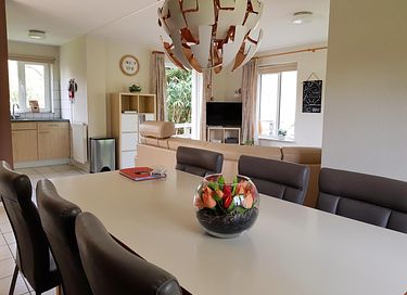 Mooi vakantiehuis direct aan het water - 8