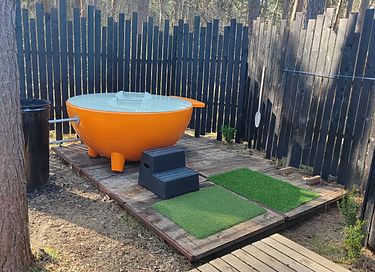 2-4-person forest cottage with hot tub - 2
