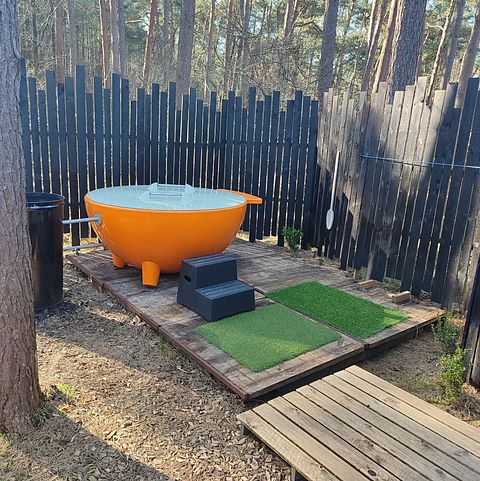 2-4-person forest cottage with hot tub - 2