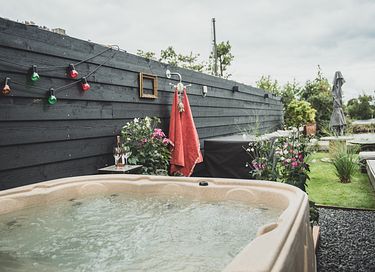 Luxe Tiny house met jacuzzi aan het water - 10
