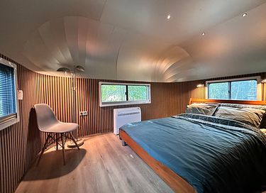 Retro caravan met groot terras - 10