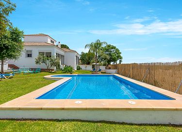 Vakantiehuis met veel ruimte en mooi zwembad - 45