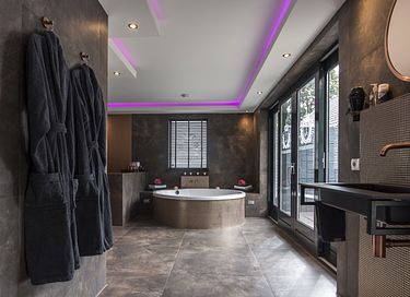 Romantic stay with spa - 5