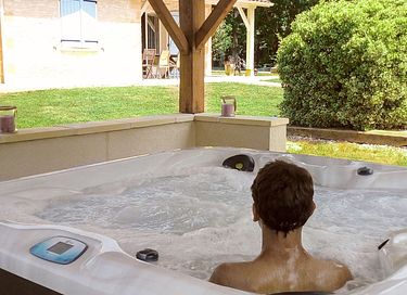 Vakantiehuis met zwembad en Whirlpool - 10