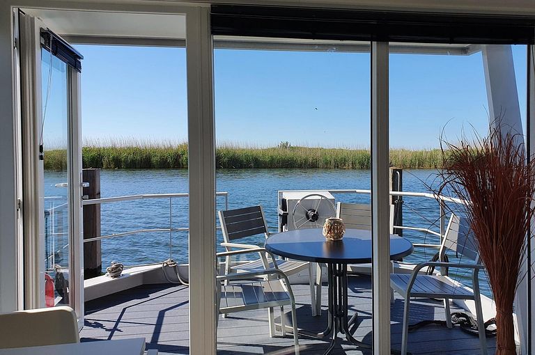 Houseboat (max 4 pers) in harbor Lelystad - 1