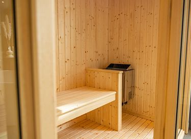 Modern holiday home with sauna and hot tub - 11