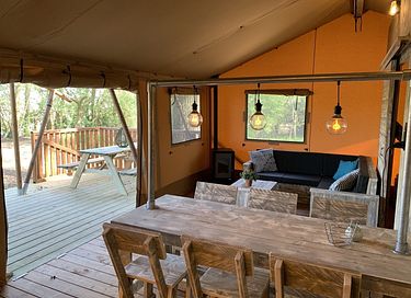 Ingerichte safaritent met privé hottub - 10