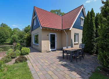 Ruime 8-persoons vakantiewoning aan het water - 19