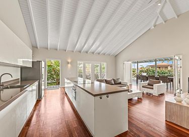 Tropische villa met grote tuin en zwembad - 9