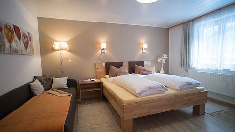 Sfeervolle hotelkamer met bergzicht - 2