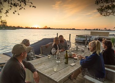Groepslodge bij het water in Friesland - 34
