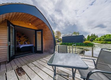 Uniek slapen in een tiny house aan het water - 3