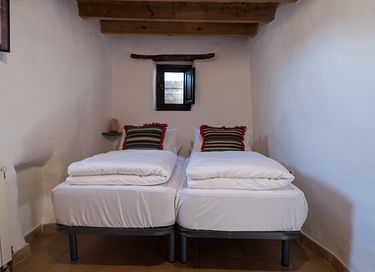 Rustikale Hütte mit Pool, Bergblick und Garten - 28