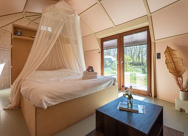 Unique mirror cabin in Zeeland - 17