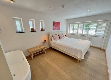 Ruime villa met zwembad, sauna en grote tuin - 14