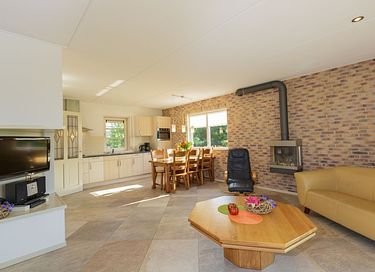 Luxuriöse Entspannung auf der Wiese - 3