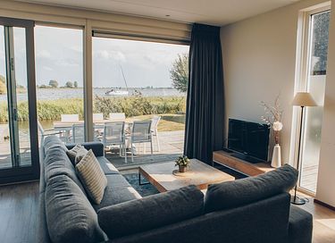 Rietgedekte villa met uitzicht over het meer - 8