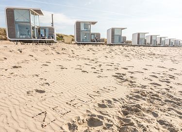 Modern strandhuis op het strand in Zeeland - 2