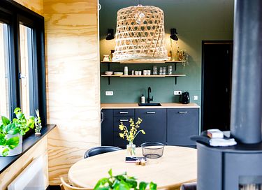 Tiny house in Friesland bij een groot meer - 13