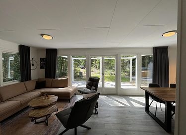Chalet with large garden and private hot tub - 3