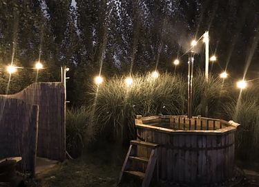 Slapen in een romantische tipi met hottub - 9