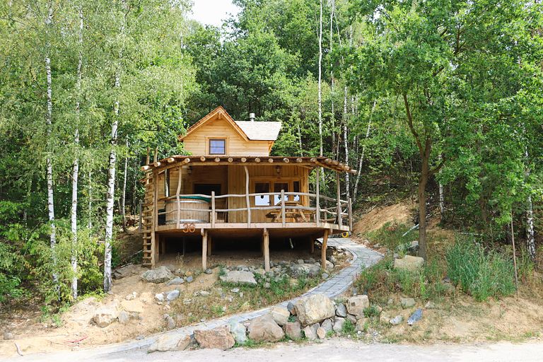 Capanna sull'albero in Belgio con vasca idromassaggio - 1