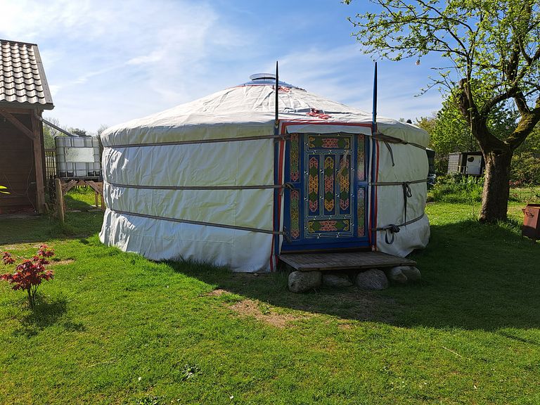 Belle yourte sur un mini camping confortable - 1